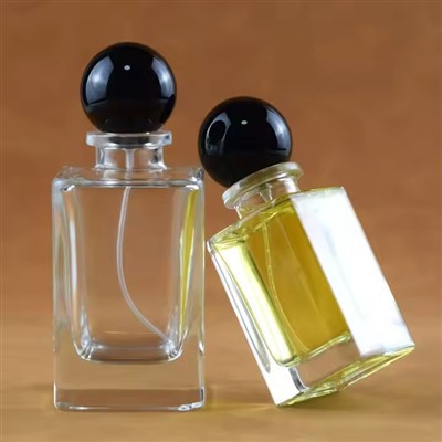 Butelka perfum z pompką